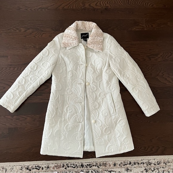 Quilted white jacket with removable collar - Picture 3 of 4